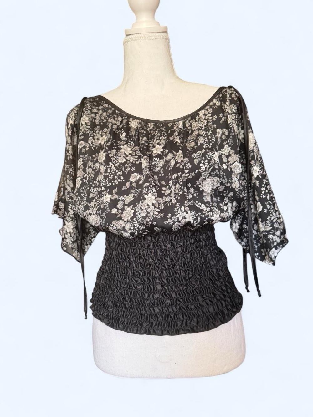 🖤 Vintage Y2K Black Floral Smocked Waist Blouse 🌸